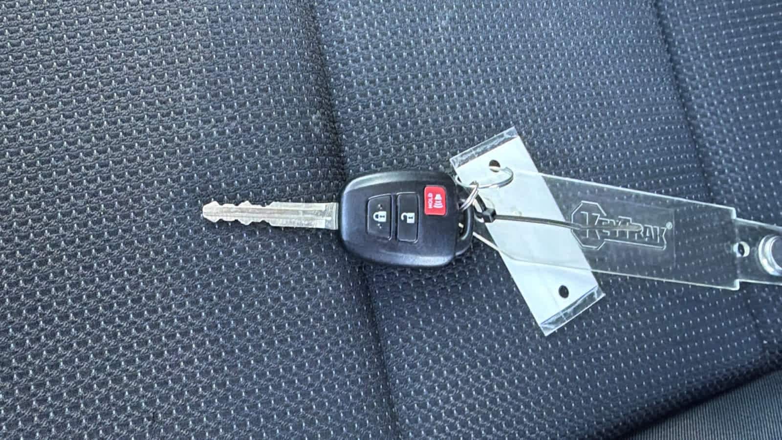 Thumbnail: 2017 Toyota RAV4 - 29