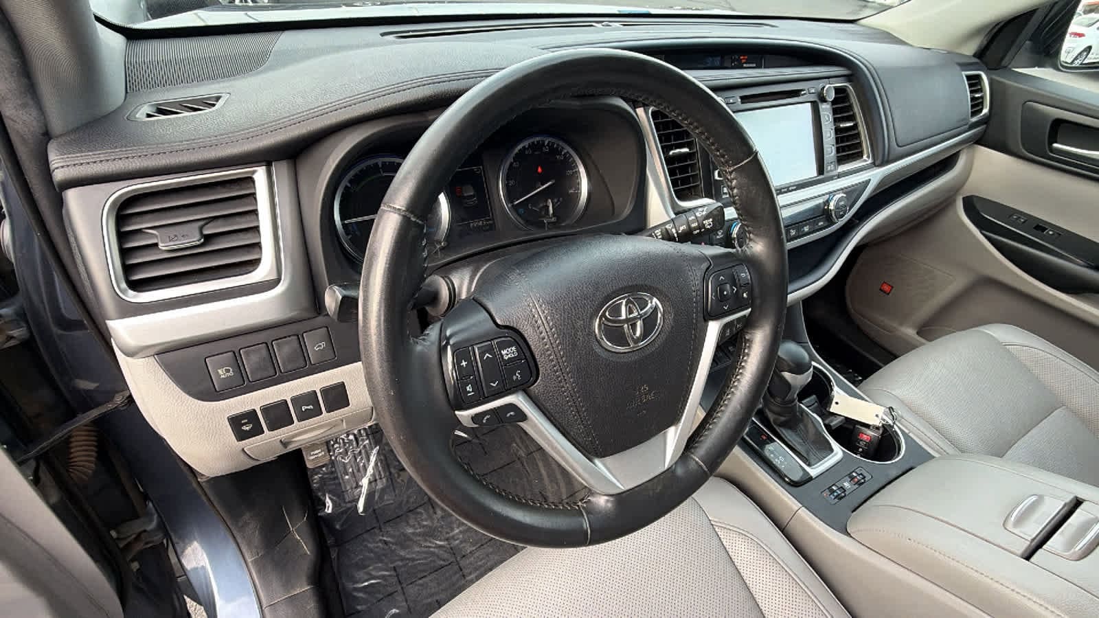 Thumbnail: 2019 Toyota Highlander - 10