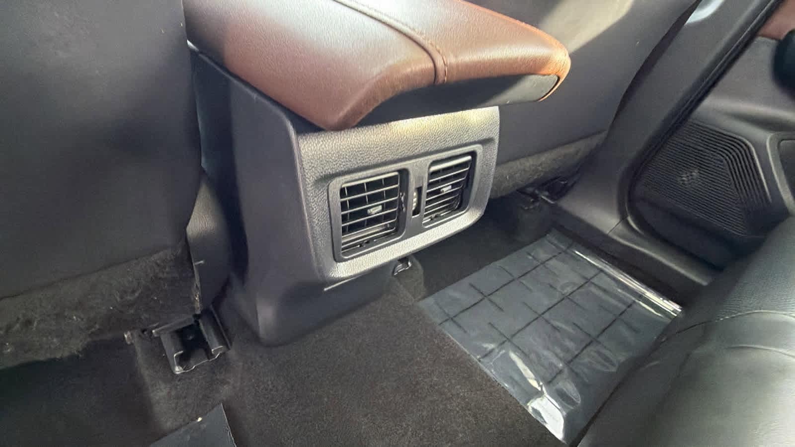 Thumbnail: 2021 Toyota Venza - 25