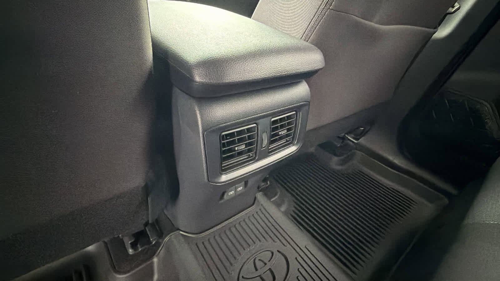 Thumbnail: 2025 Toyota RAV4 - 25