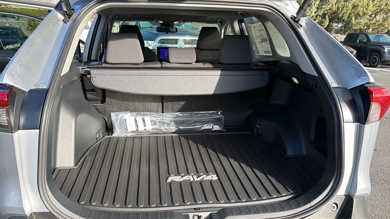 Thumbnail: 2025 Toyota RAV4 - 27