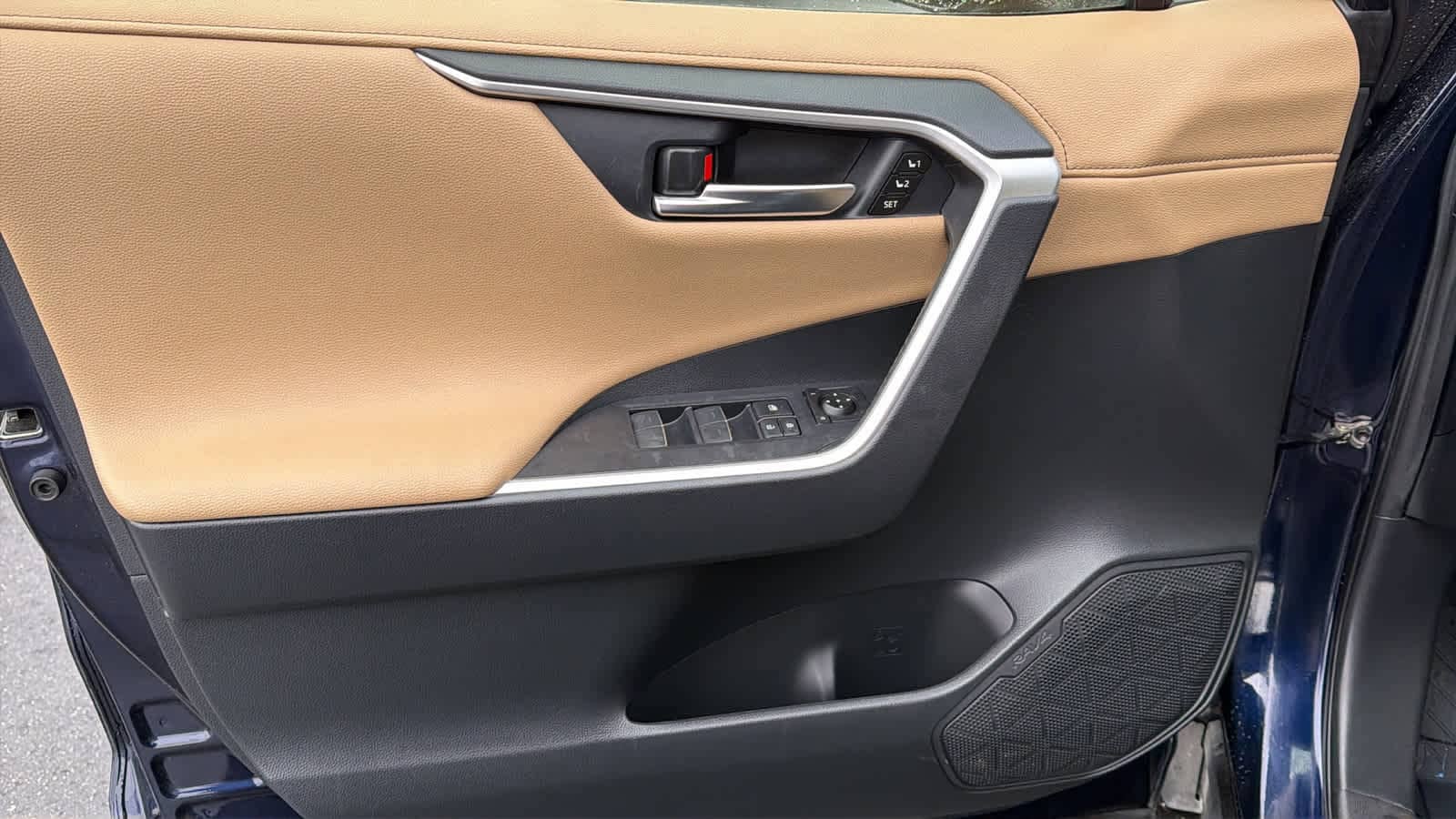 Thumbnail: 2022 Toyota RAV4 - 23