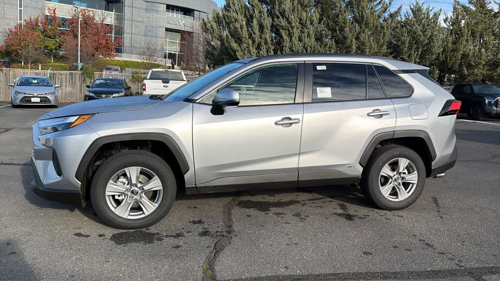 Thumbnail: 2025 Toyota RAV4 - 8