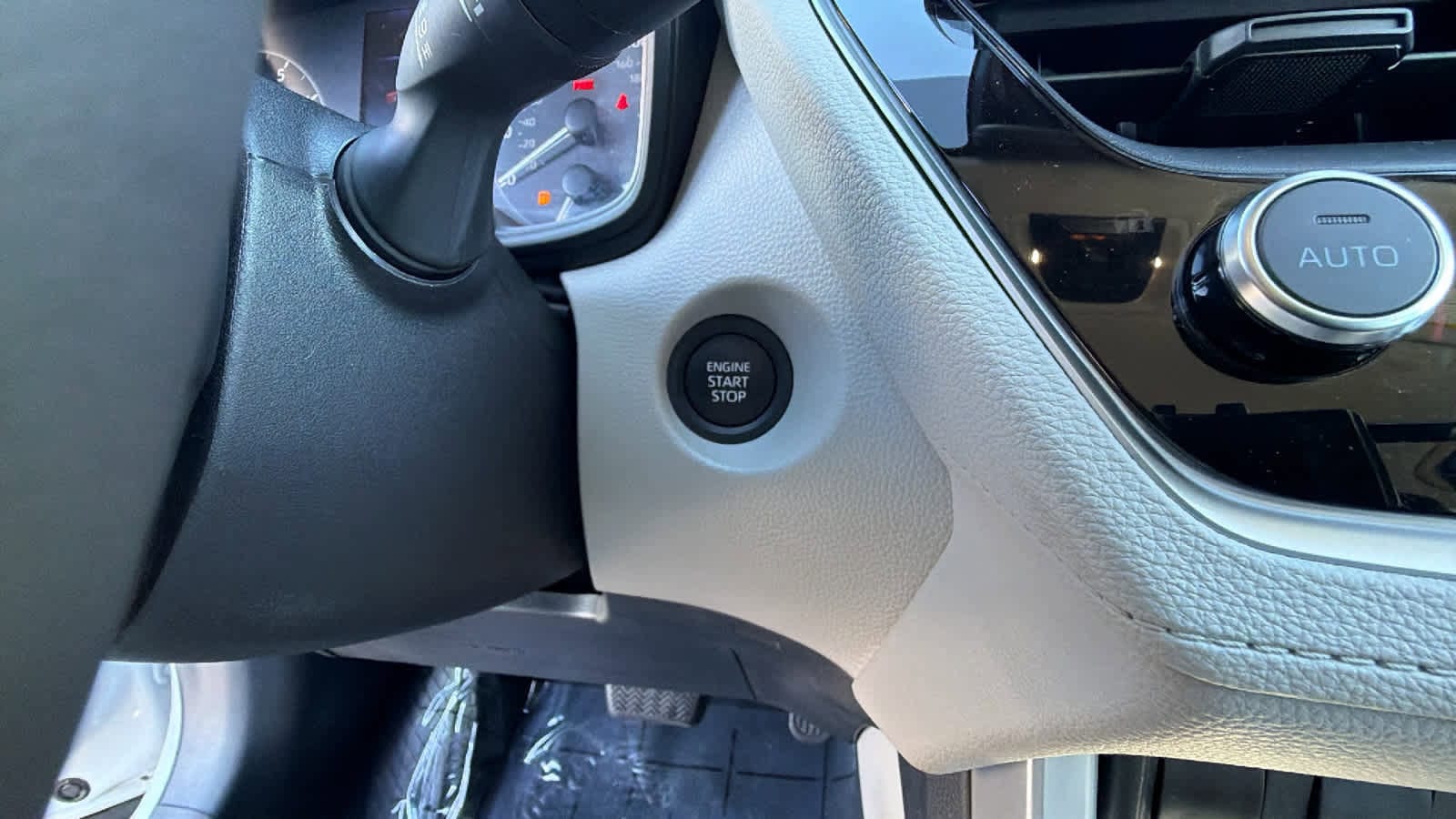 Thumbnail: 2025 Toyota Corolla Cross - 17