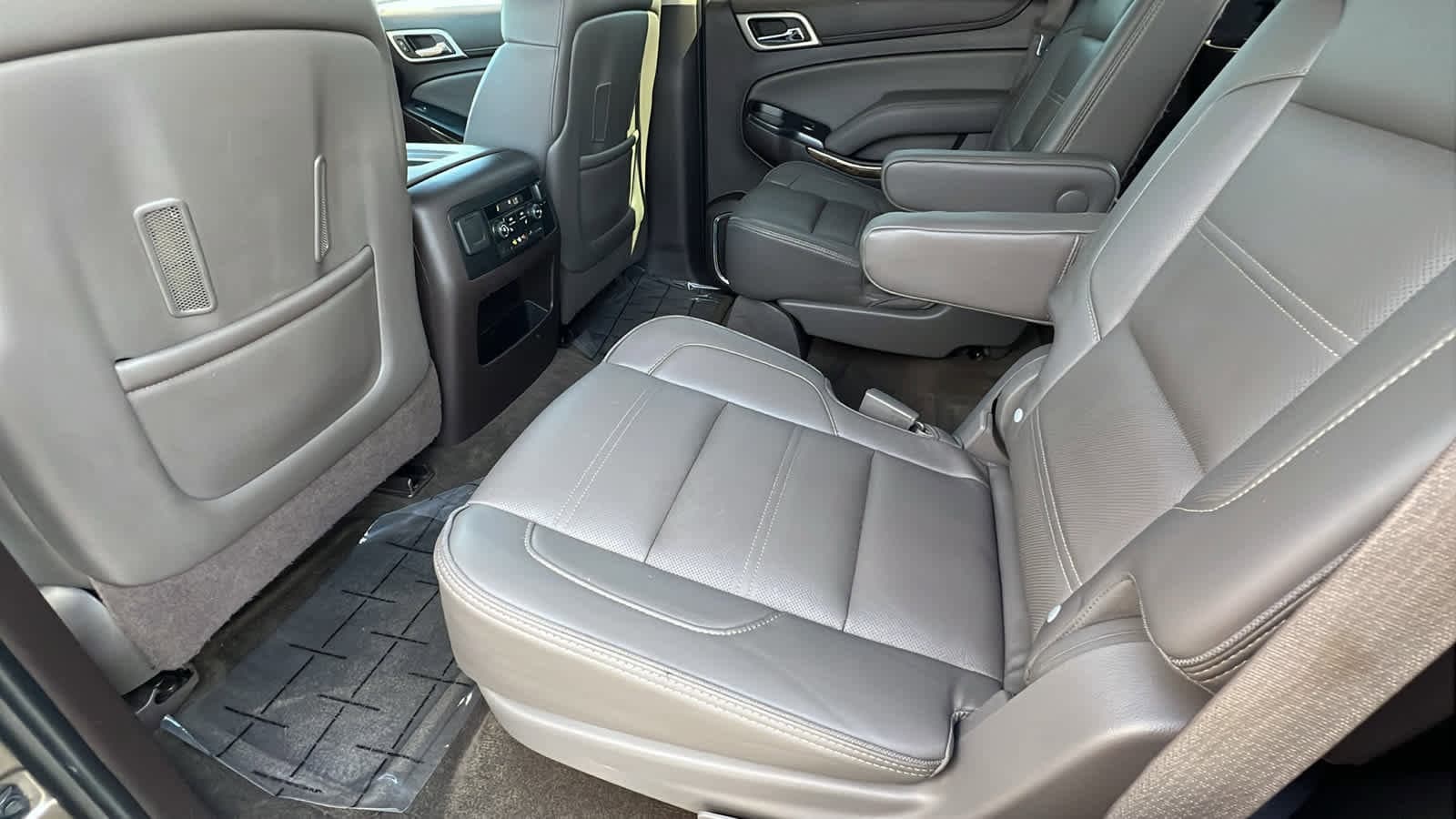 Thumbnail: 2016 GMC Yukon - 24