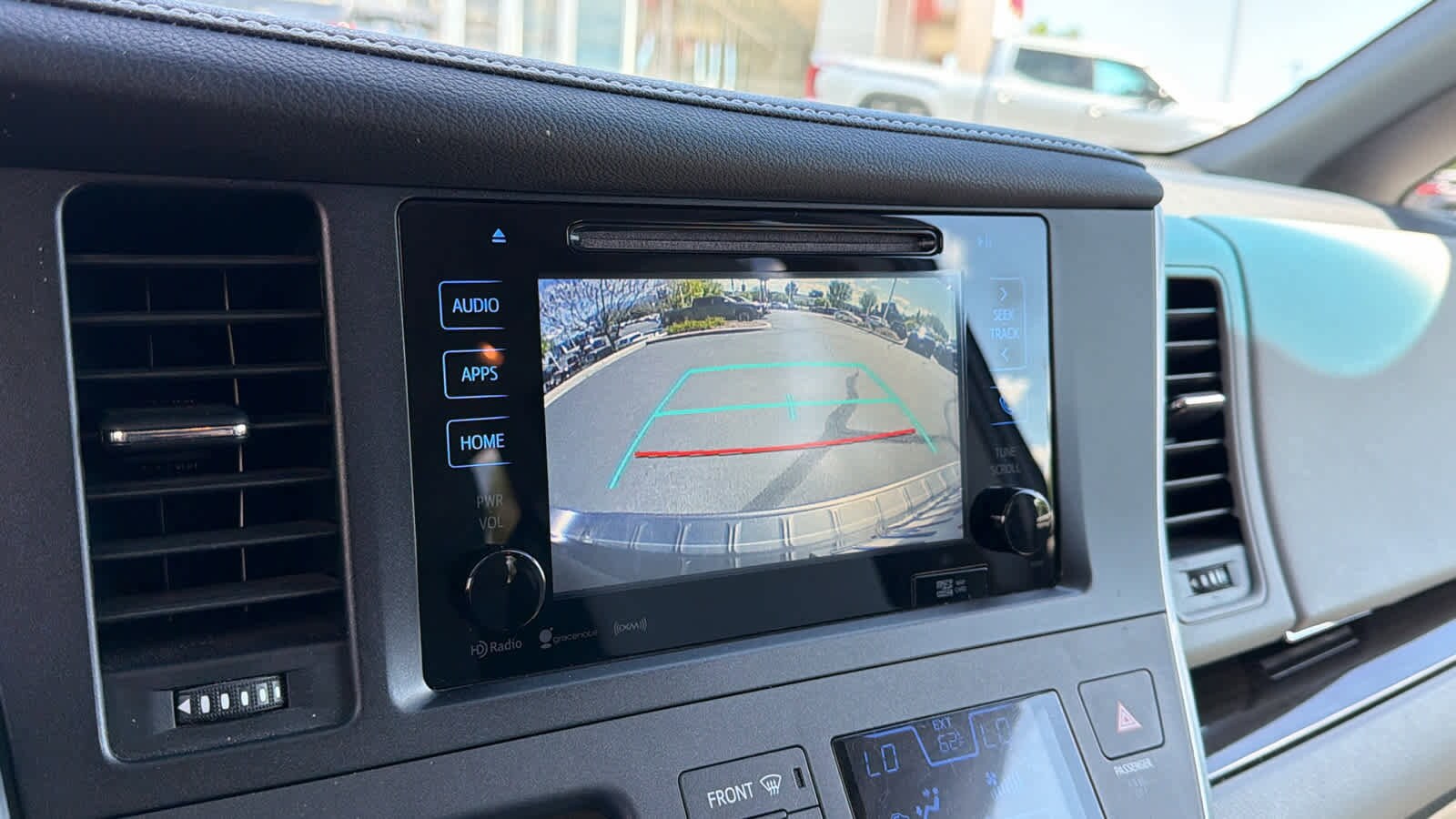 Thumbnail: 2017 Toyota Sienna - 16