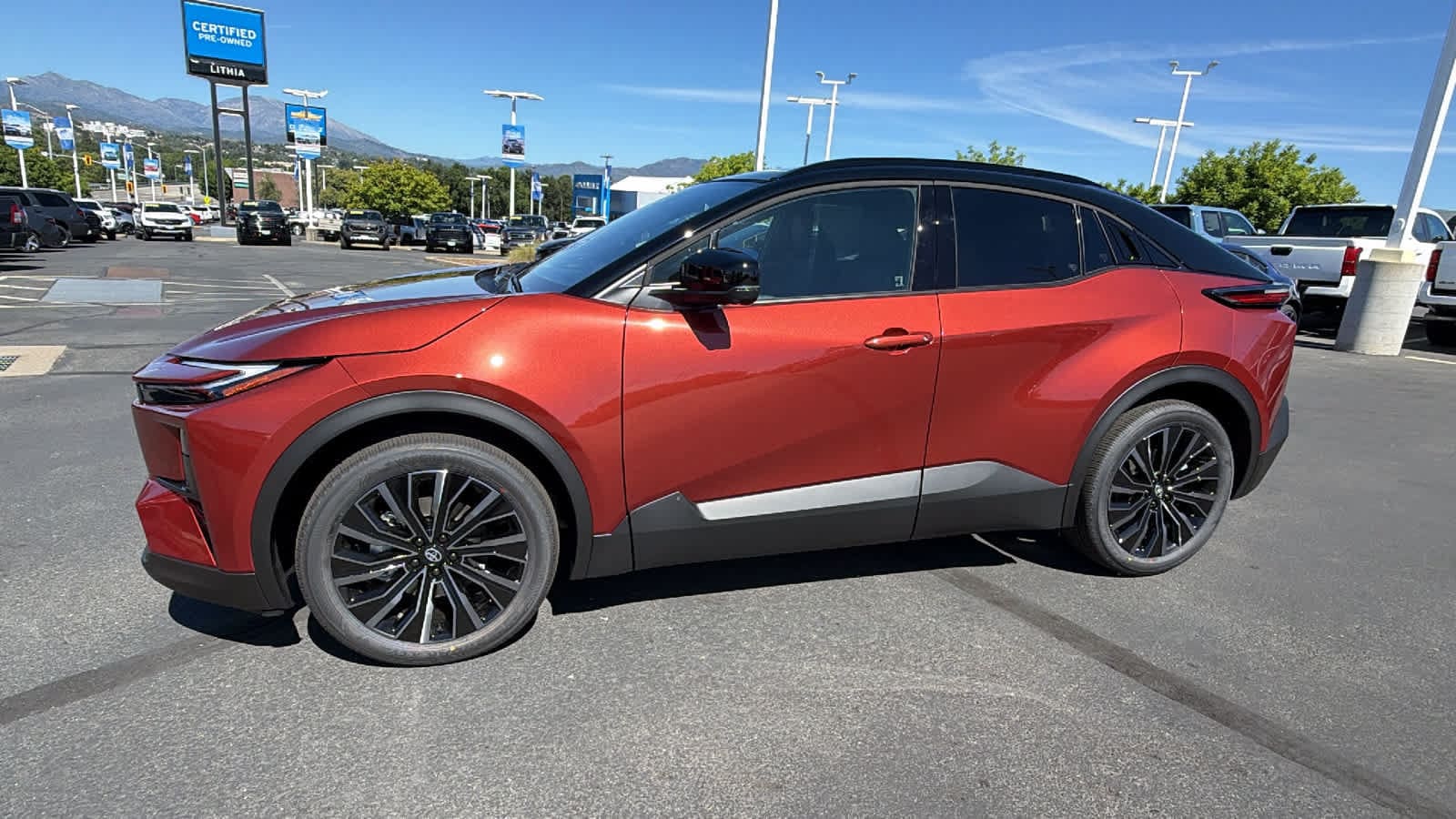 2026 Toyota C-HR XSE - Photo 8