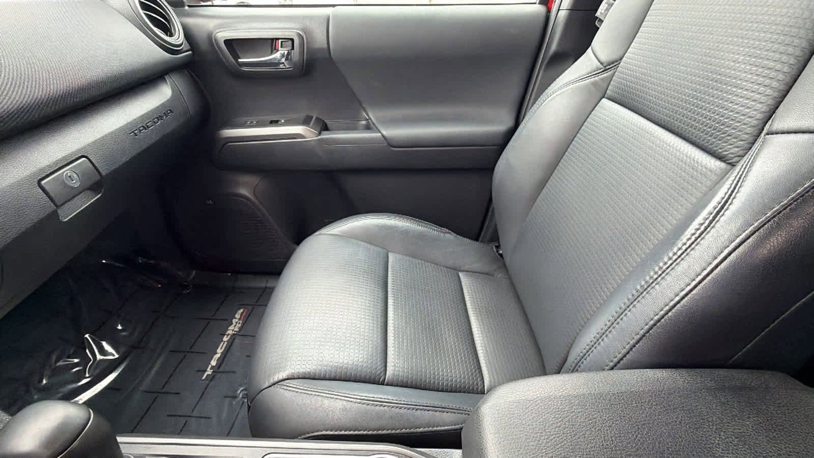 Thumbnail: 2023 Toyota Tacoma - 12