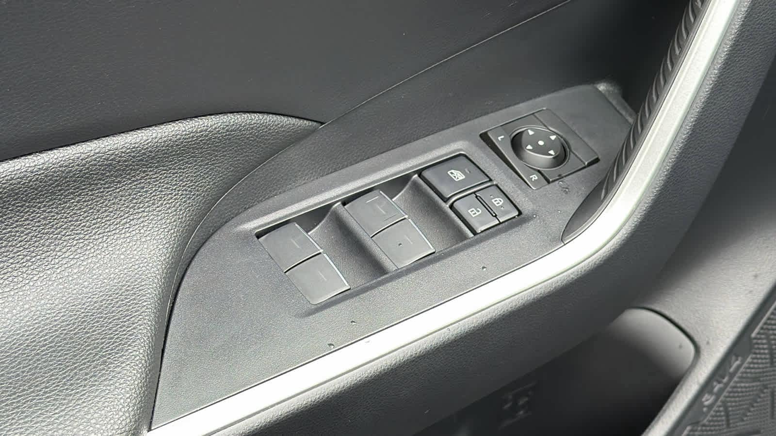 Thumbnail: 2025 Toyota RAV4 - 22