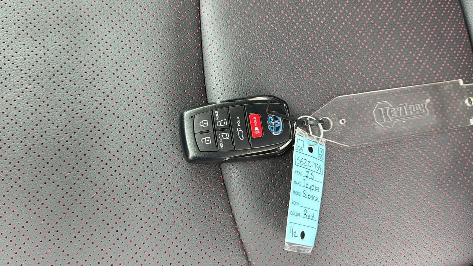 Thumbnail: 2025 Toyota Sienna - 29