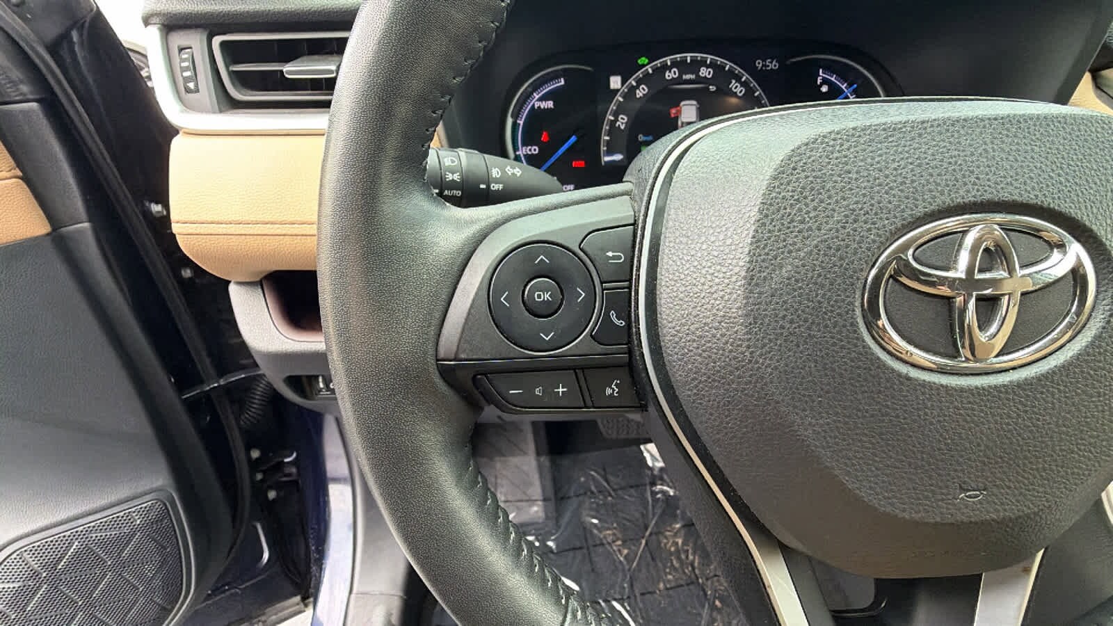 Thumbnail: 2022 Toyota RAV4 - 19