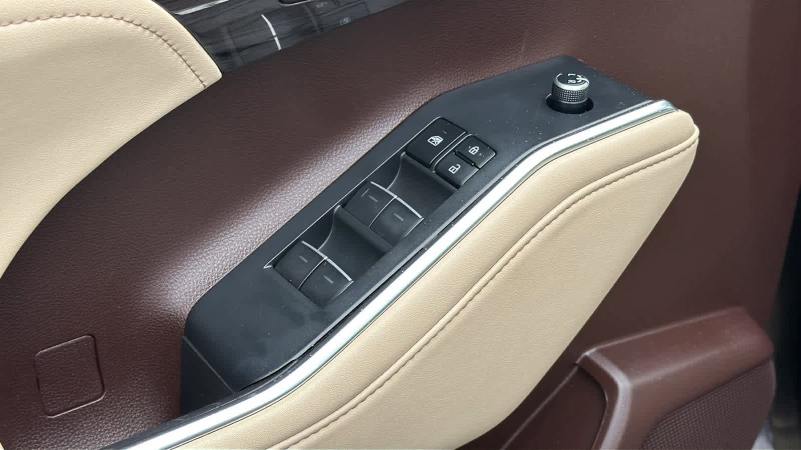 Thumbnail: 2022 Toyota Highlander - 22