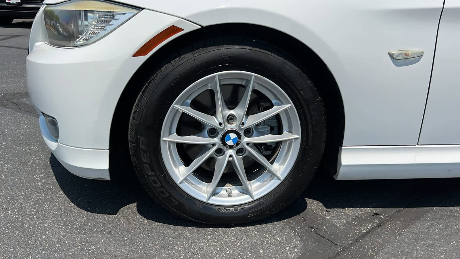 Thumbnail: 2010 BMW 3 Series - 9