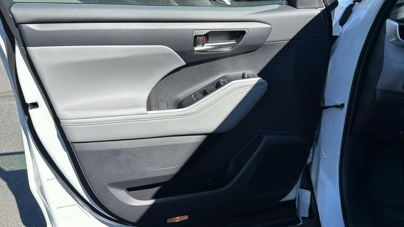 Thumbnail: 2026 Toyota Highlander - 23