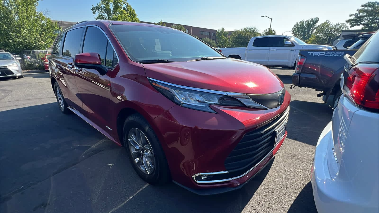 Thumbnail: 2021 Toyota Sienna - 2