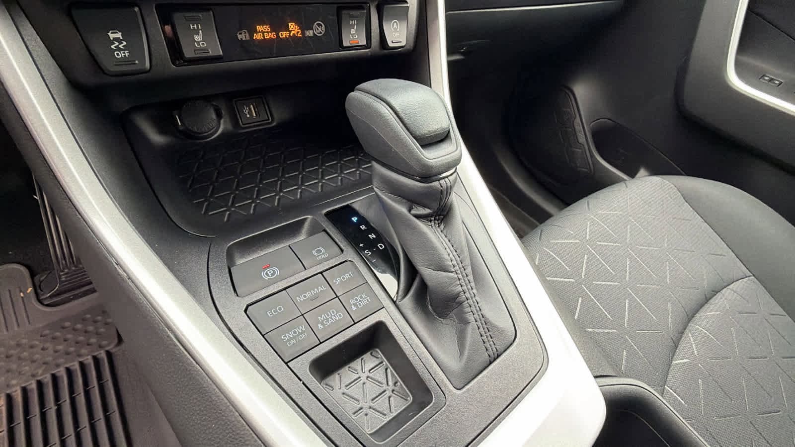 Thumbnail: 2025 Toyota RAV4 - 13