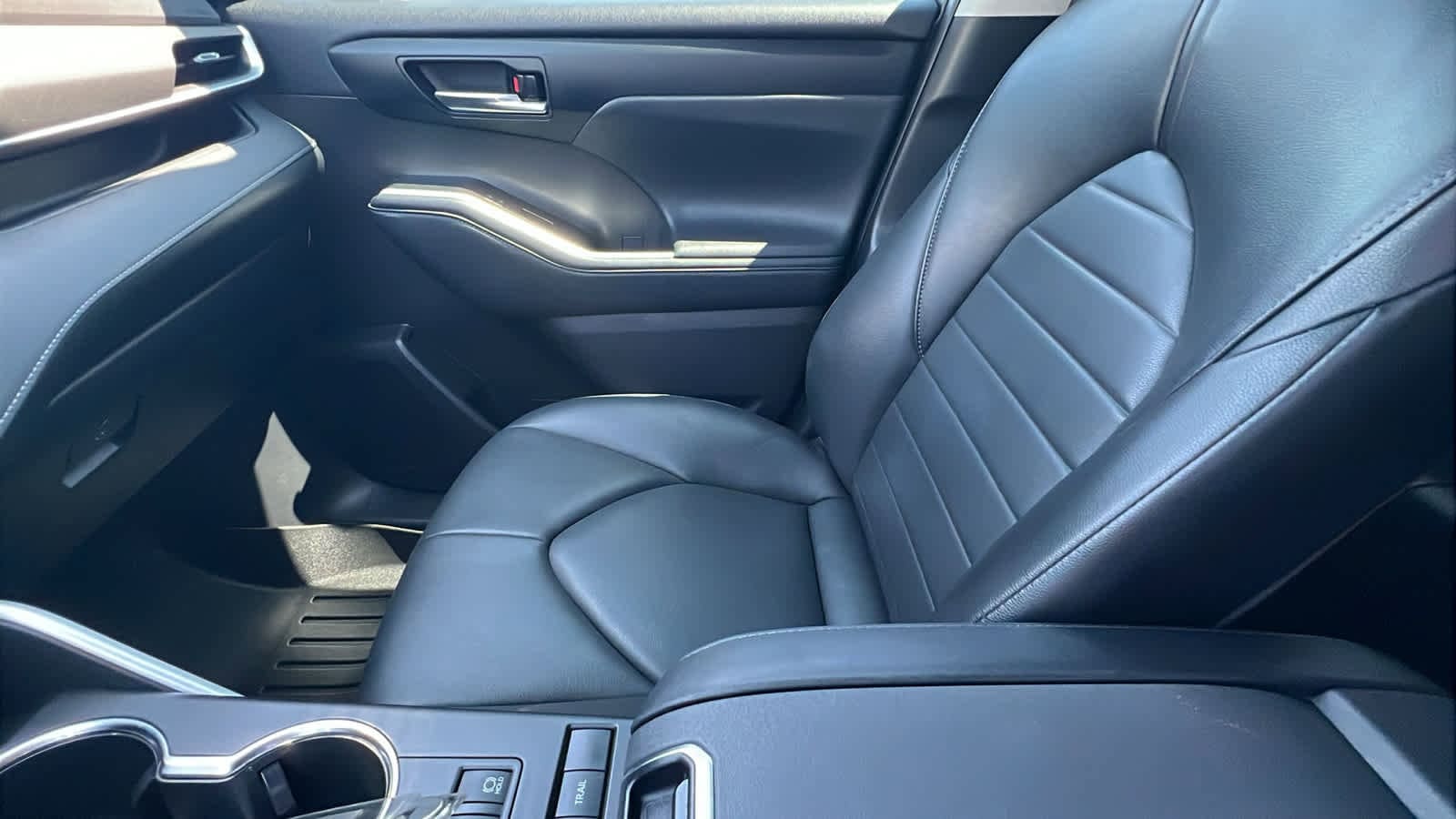 Thumbnail: 2022 Toyota Highlander - 12