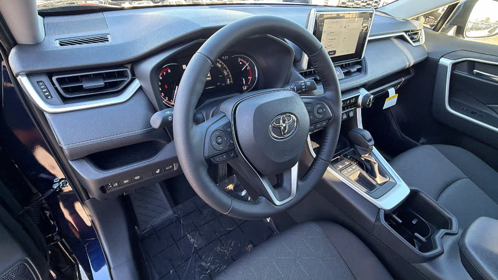 Thumbnail: 2025 Toyota RAV4 - 10