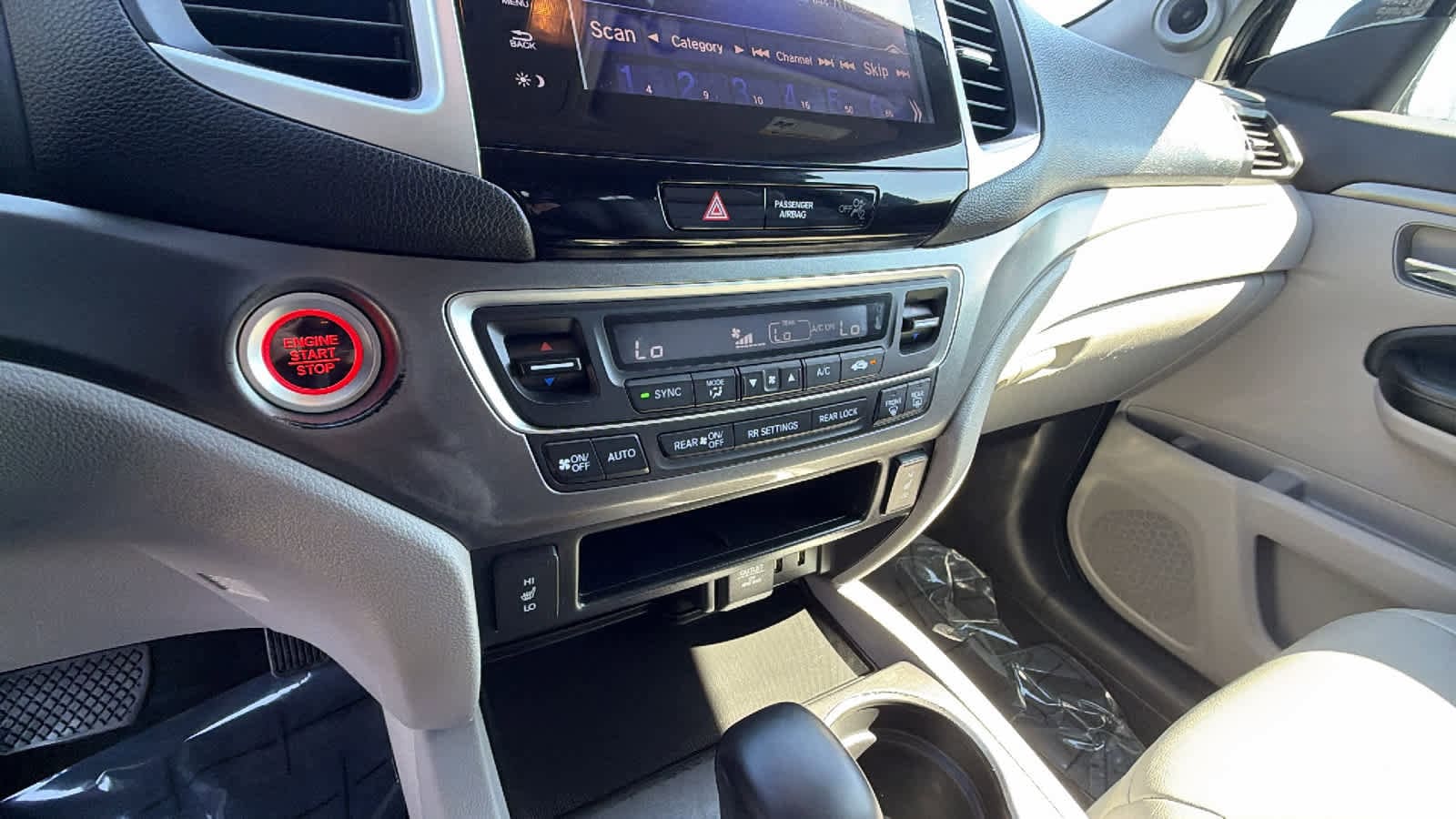 Thumbnail: 2018 Honda Pilot - 14