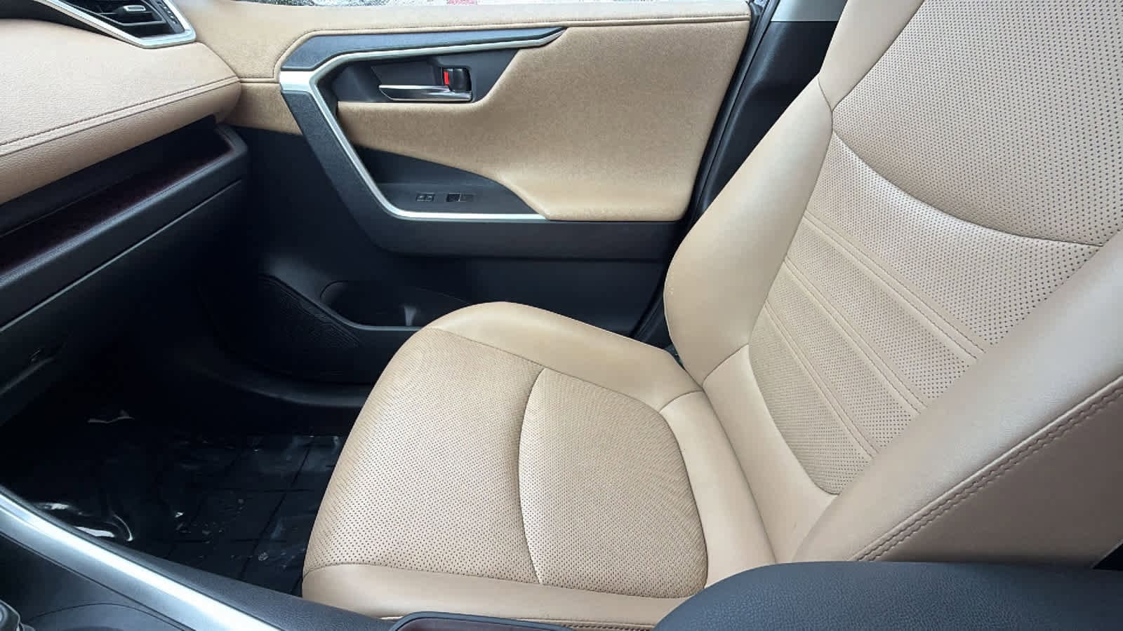 Thumbnail: 2022 Toyota RAV4 - 12