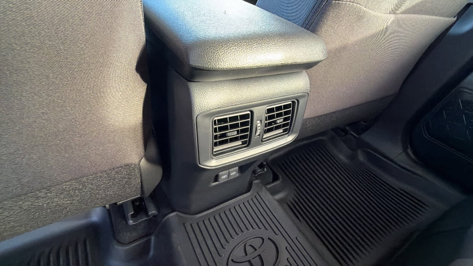 Thumbnail: 2025 Toyota RAV4 - 25