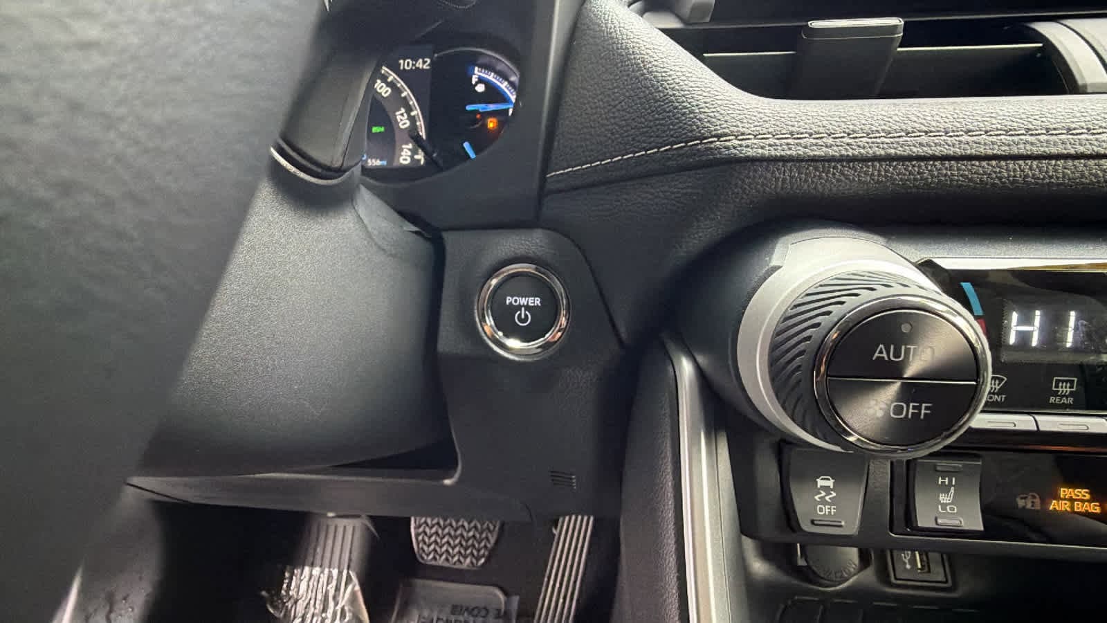 Thumbnail: 2025 Toyota RAV4 - 17