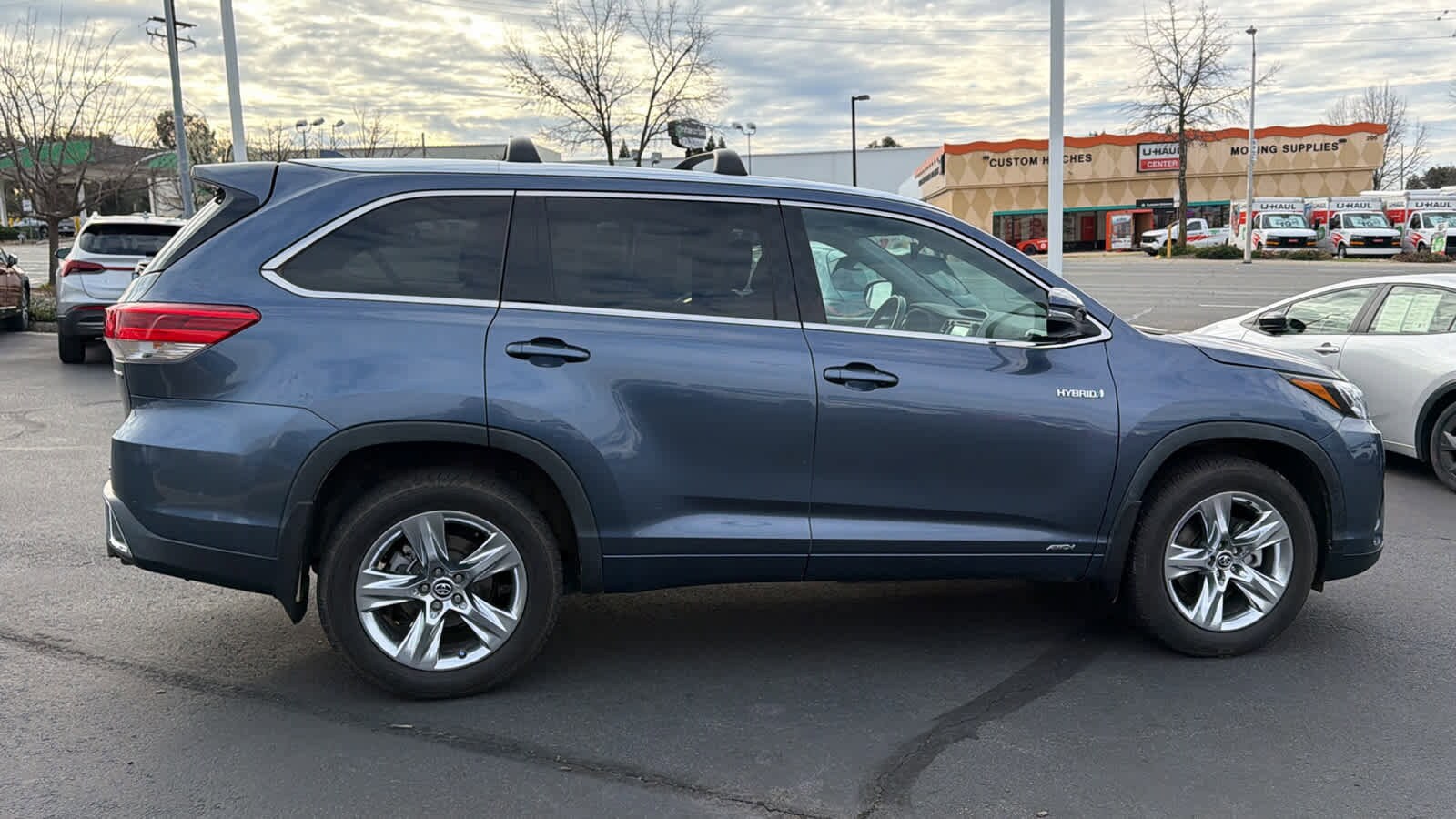 Thumbnail: 2019 Toyota Highlander - 4