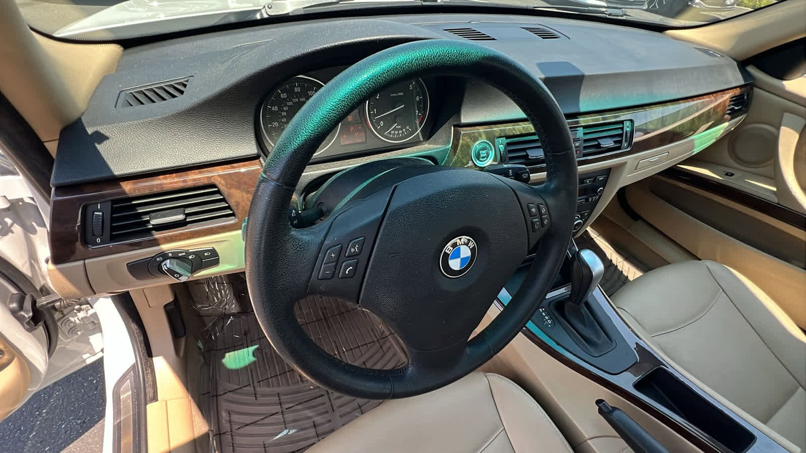 Thumbnail: 2010 BMW 3 Series - 10