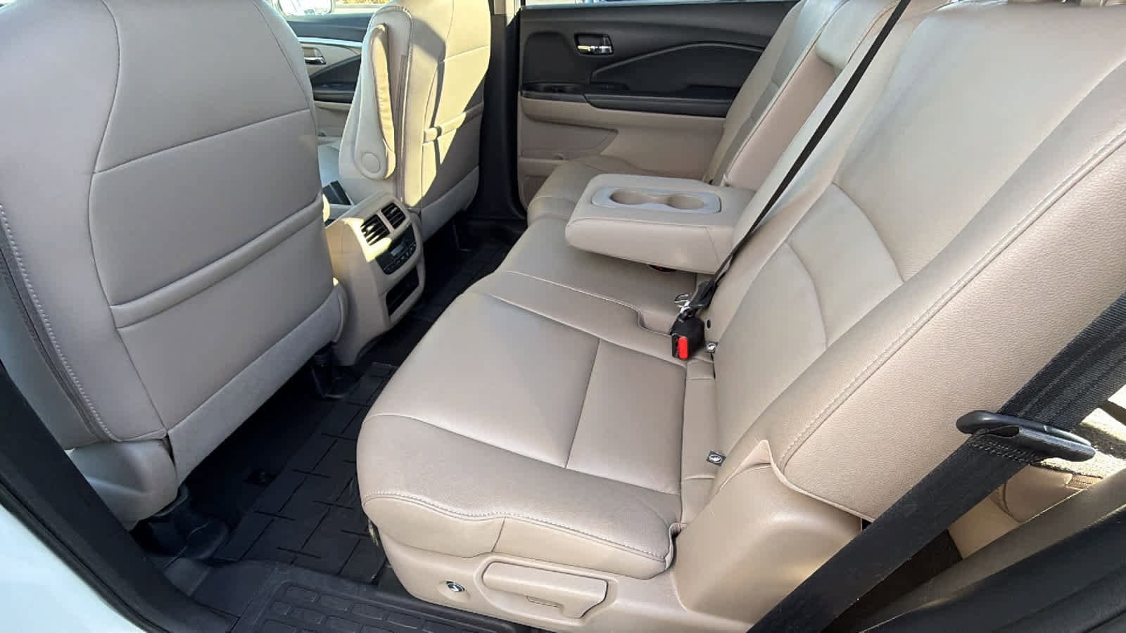 Thumbnail: 2017 Honda Pilot - 24