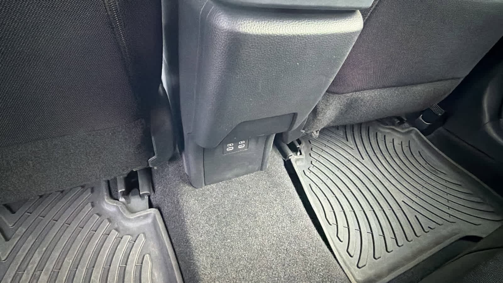 Thumbnail: 2024 Toyota Prius - 25