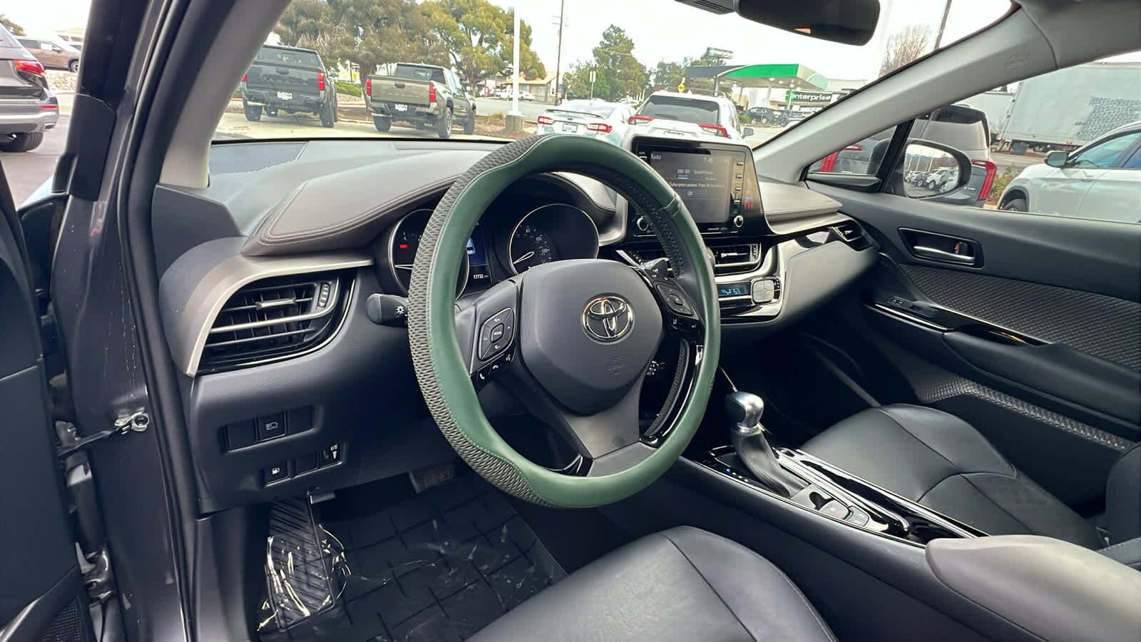 Thumbnail: 2022 Toyota C-HR - 2