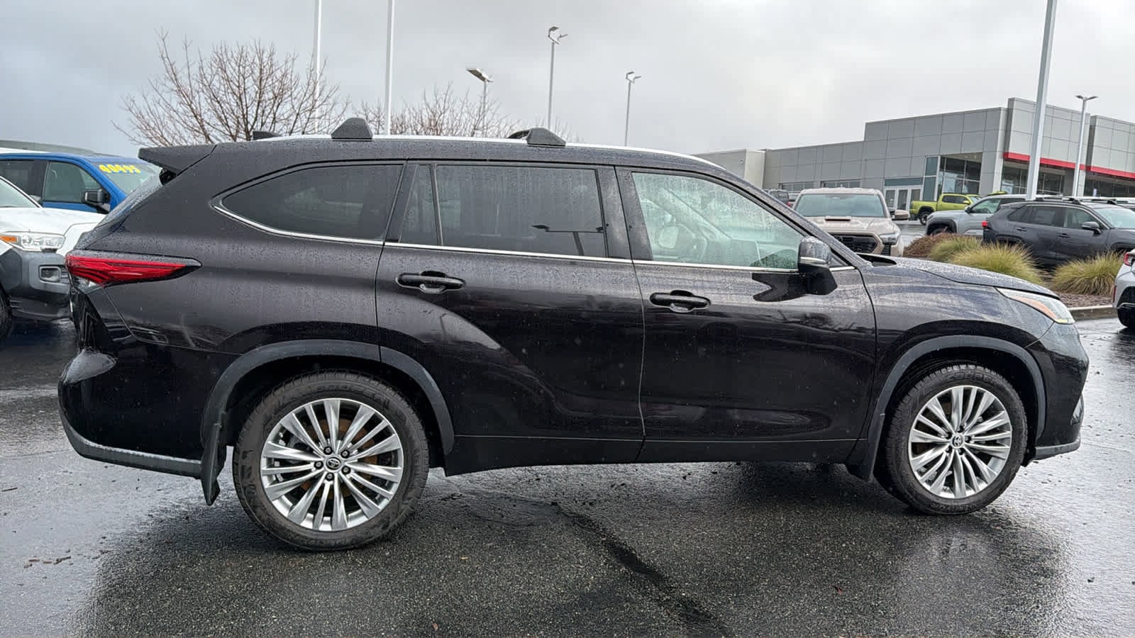 Thumbnail: 2022 Toyota Highlander - 4