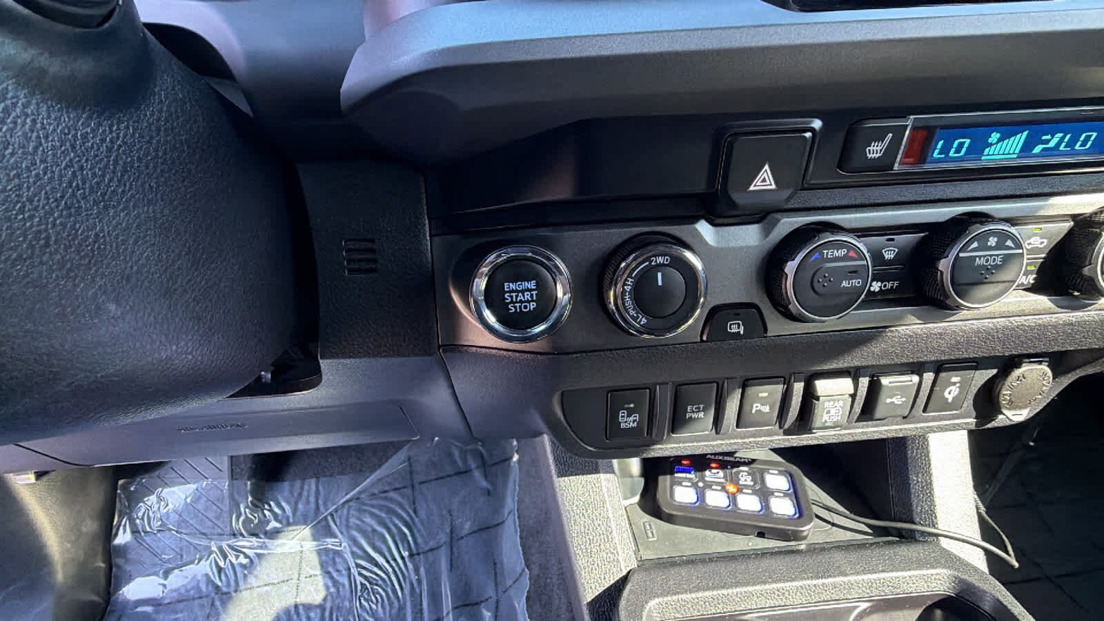 Thumbnail: 2023 Toyota Tacoma - 17