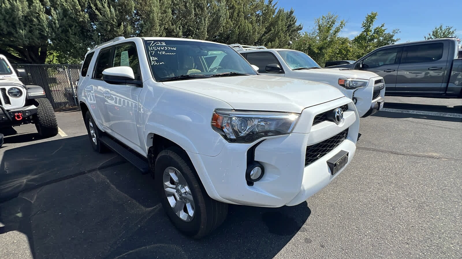 2017 Toyota 4Runner SR5 photo 2