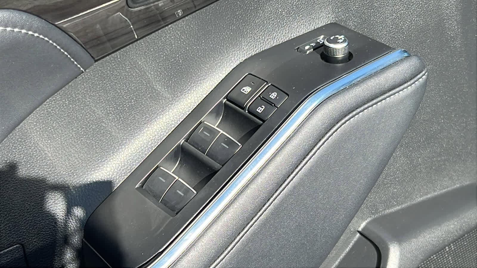 Thumbnail: 2023 Toyota Highlander - 22