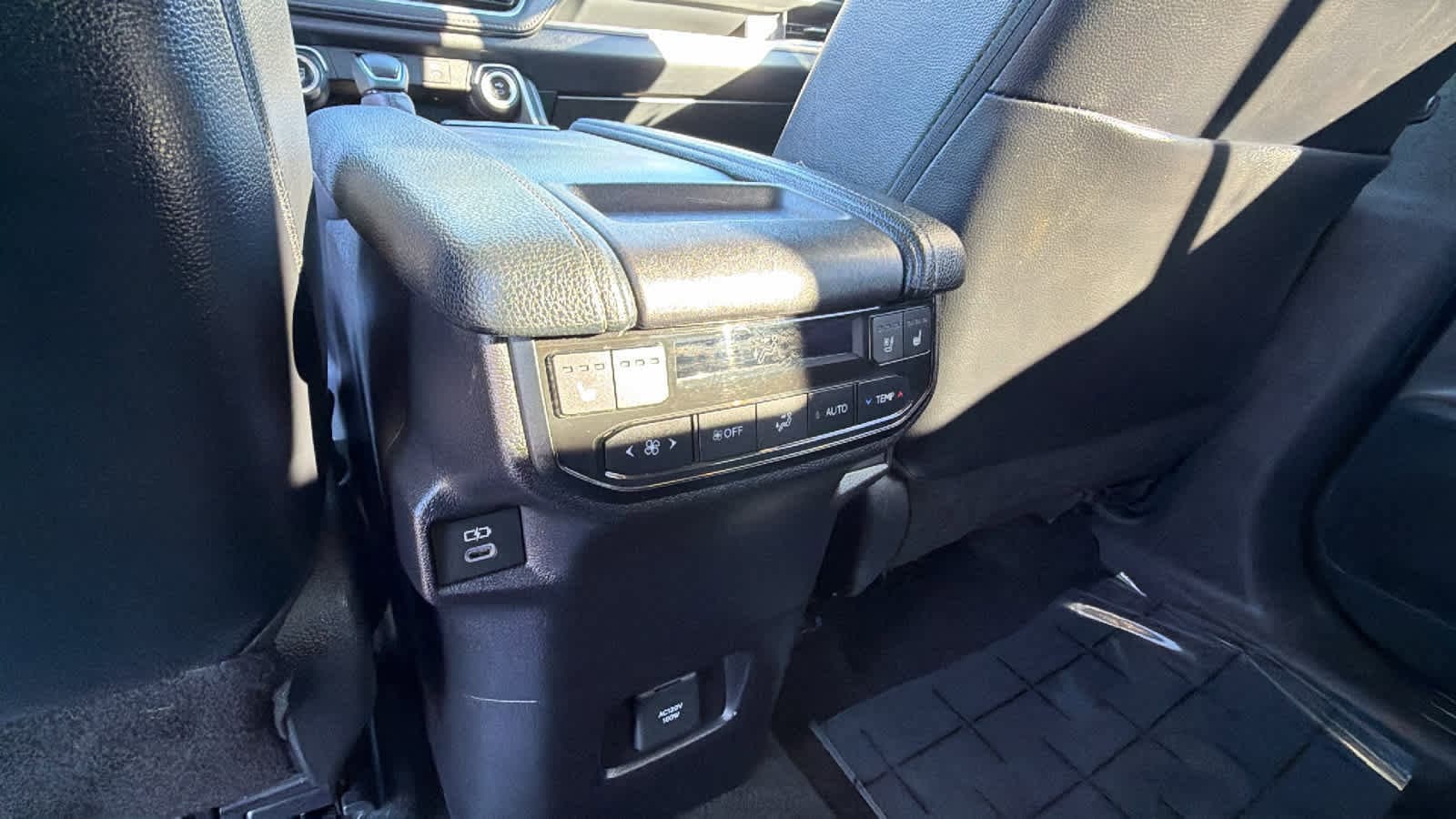 Thumbnail: 2024 Toyota Grand Highlander - 25