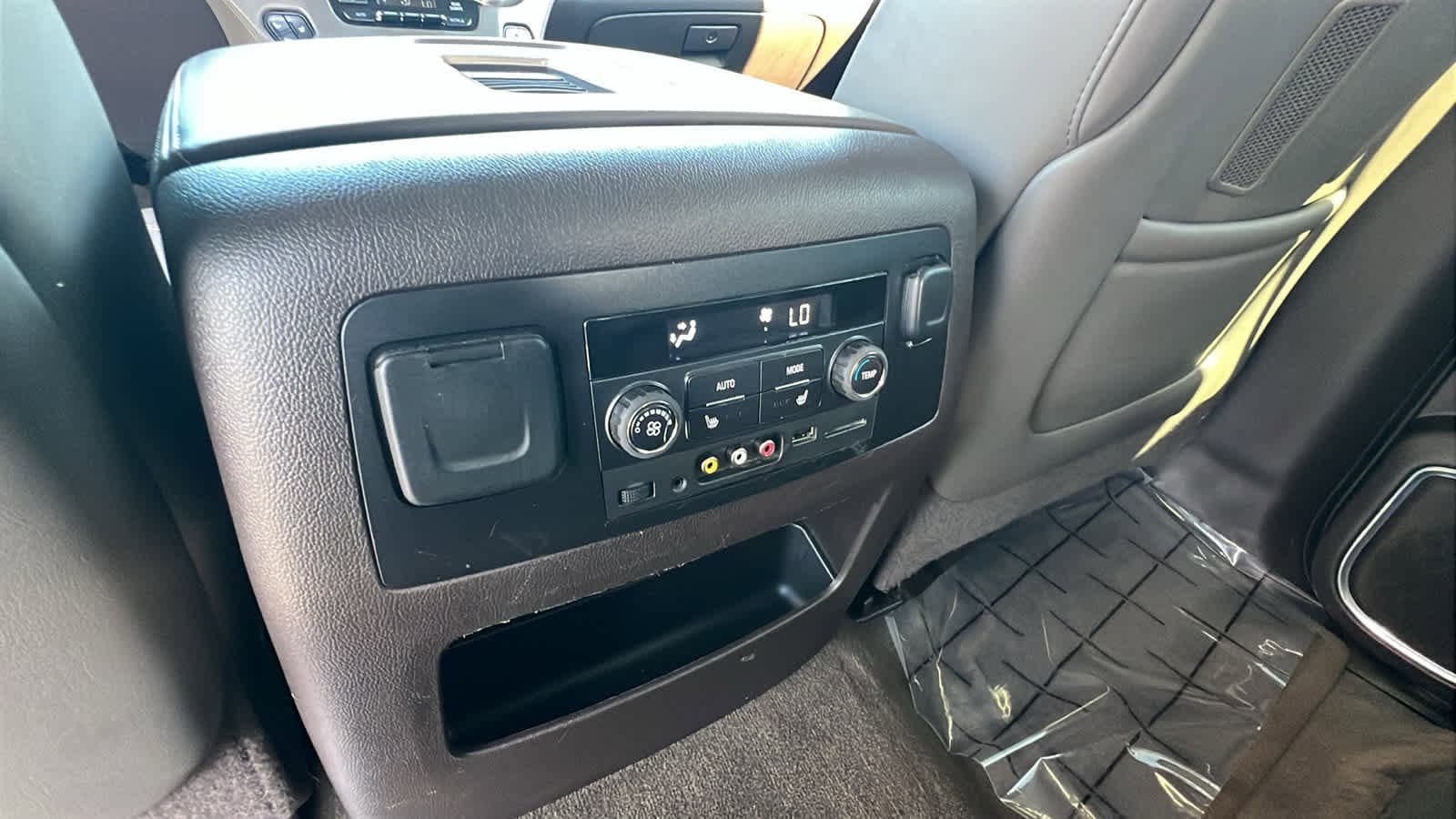 Thumbnail: 2016 GMC Yukon - 25