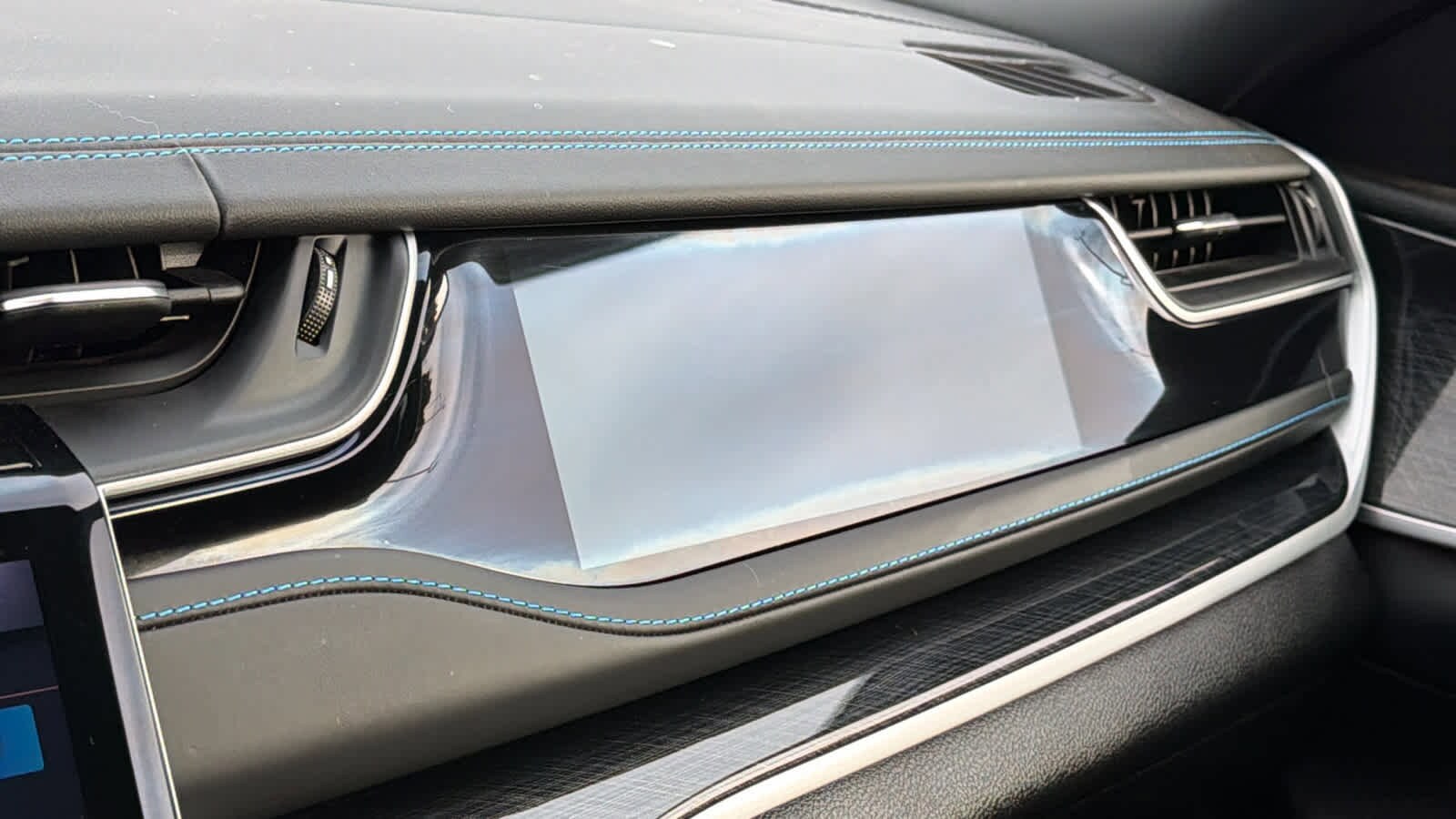 Thumbnail: 2022 Jeep Grand Cherokee - 35