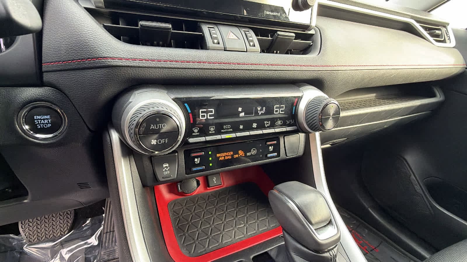 Thumbnail: 2022 Toyota RAV4 - 14