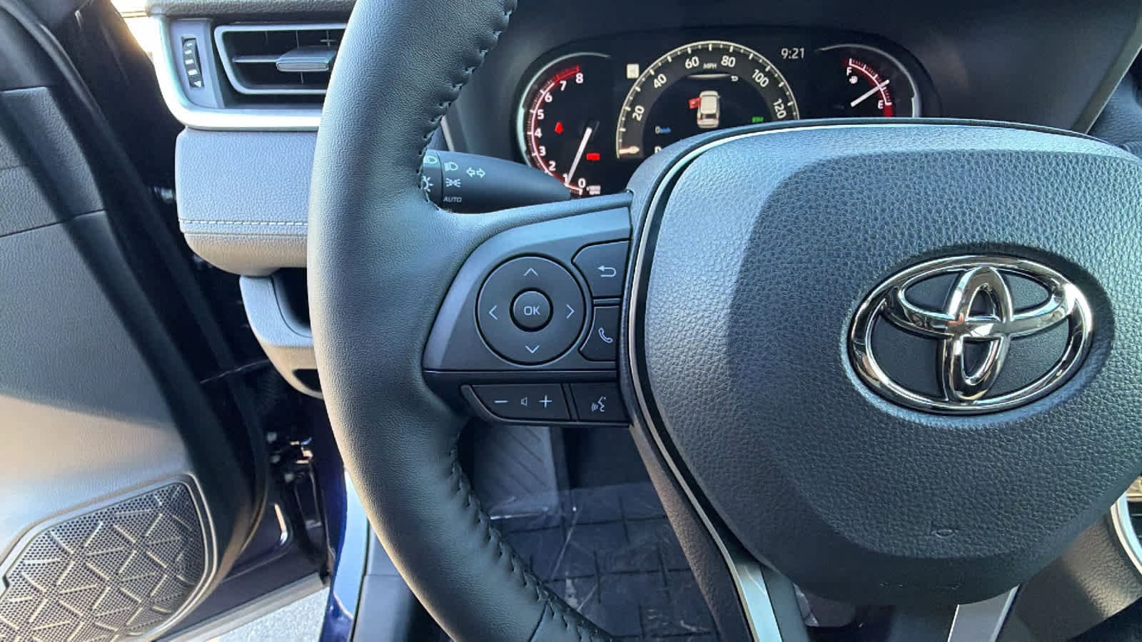 Thumbnail: 2025 Toyota RAV4 - 19