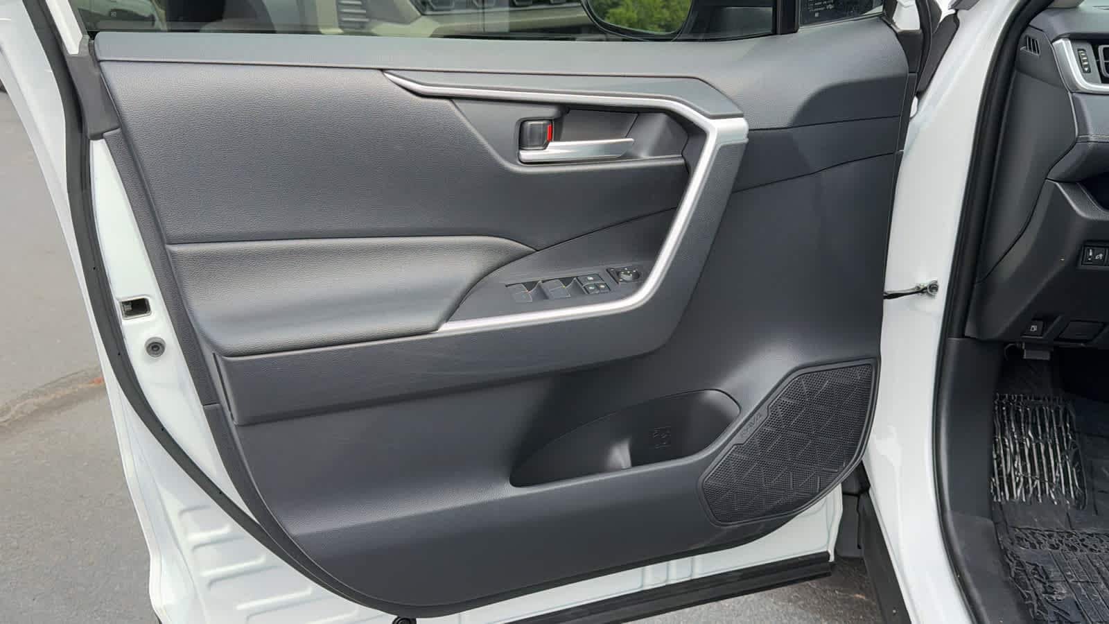 Thumbnail: 2025 Toyota RAV4 - 23