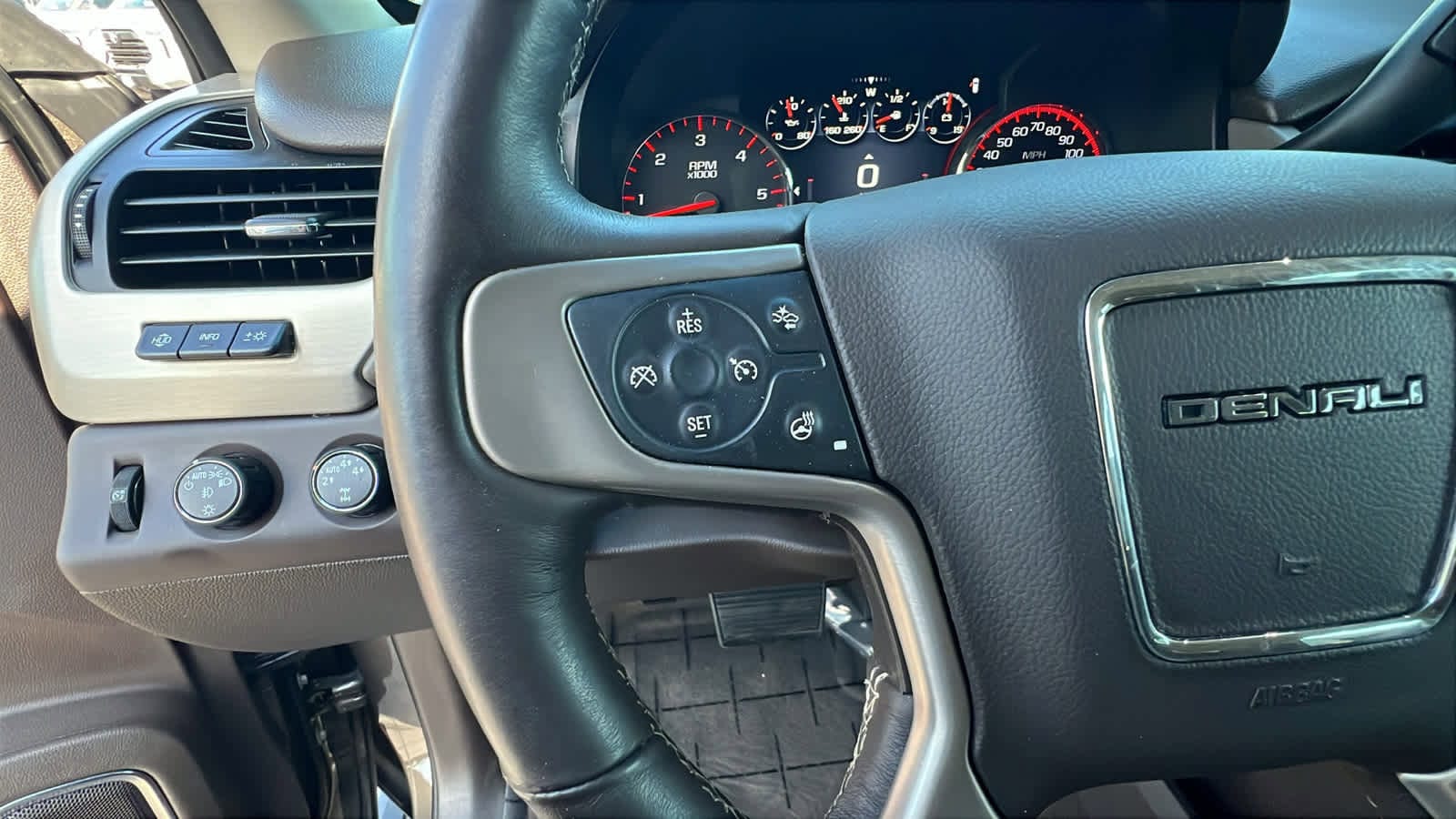 Thumbnail: 2016 GMC Yukon - 19