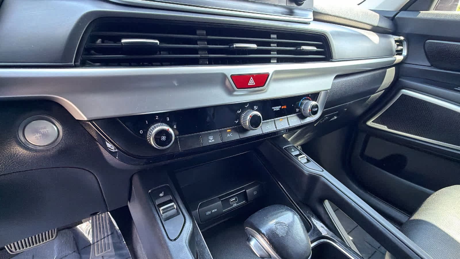 Thumbnail: 2020 Kia Telluride - 14