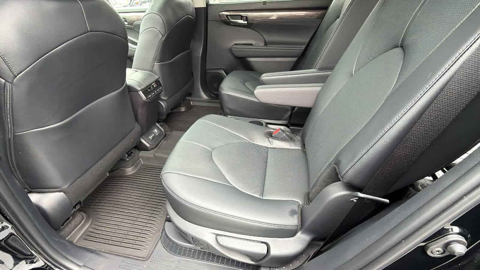 Thumbnail: 2026 Toyota Highlander - 24