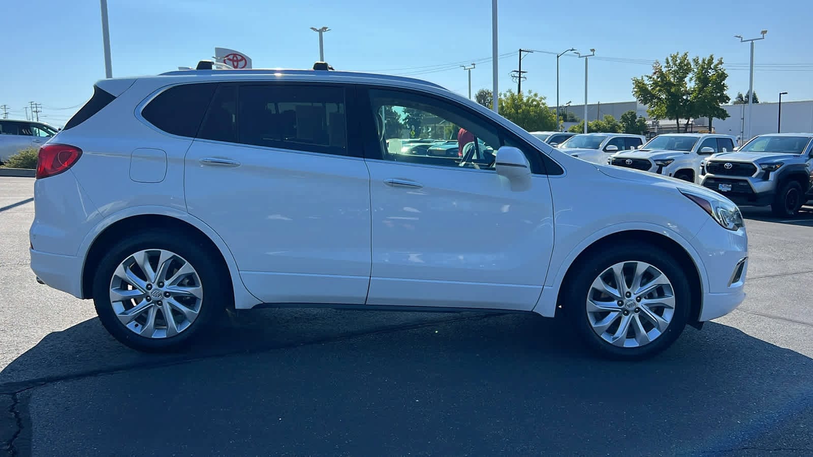 Thumbnail: 2017 Buick Envision - 4