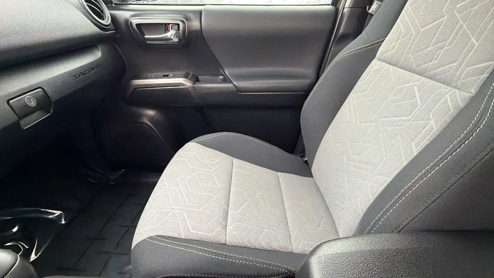 Thumbnail: 2022 Toyota Tacoma - 12