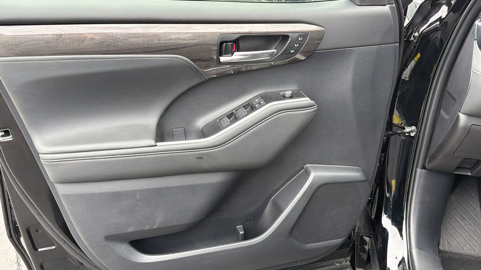 Thumbnail: 2026 Toyota Highlander - 23