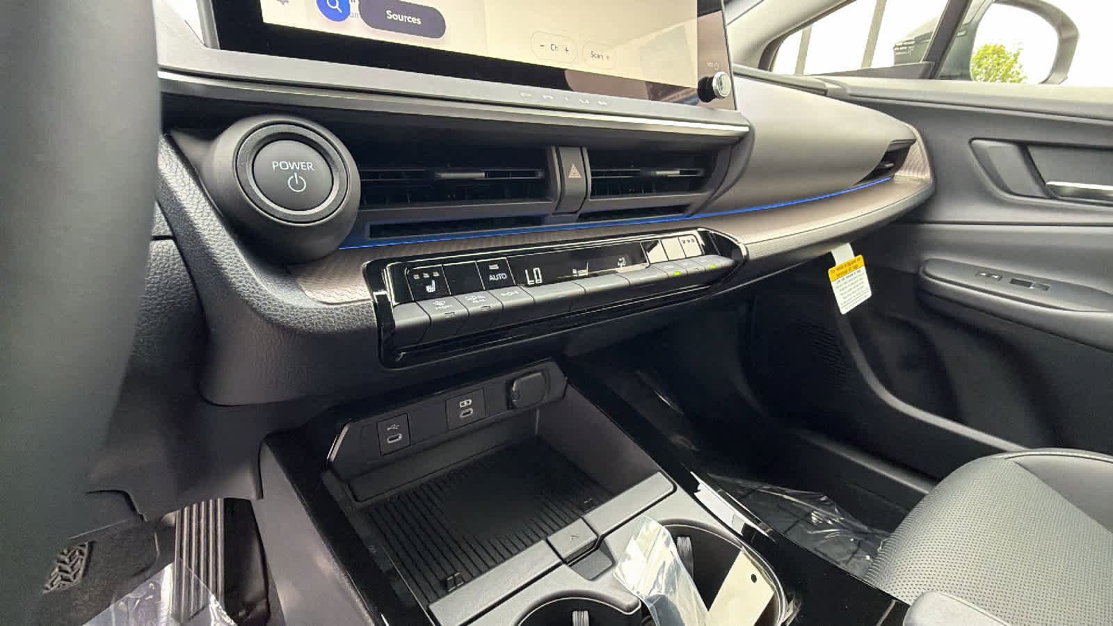 2026 Toyota Prius XLE - Photo 14