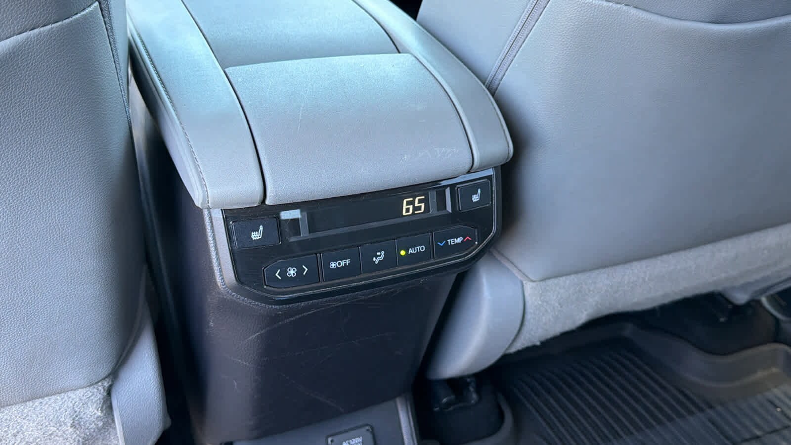 Thumbnail: 2021 Toyota Highlander - 25
