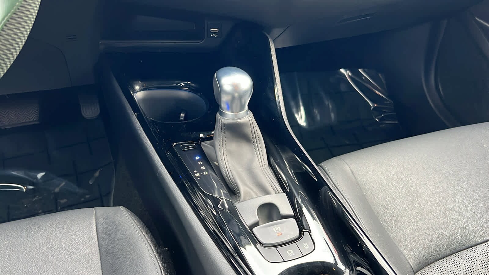 Thumbnail: 2022 Toyota C-HR - 17